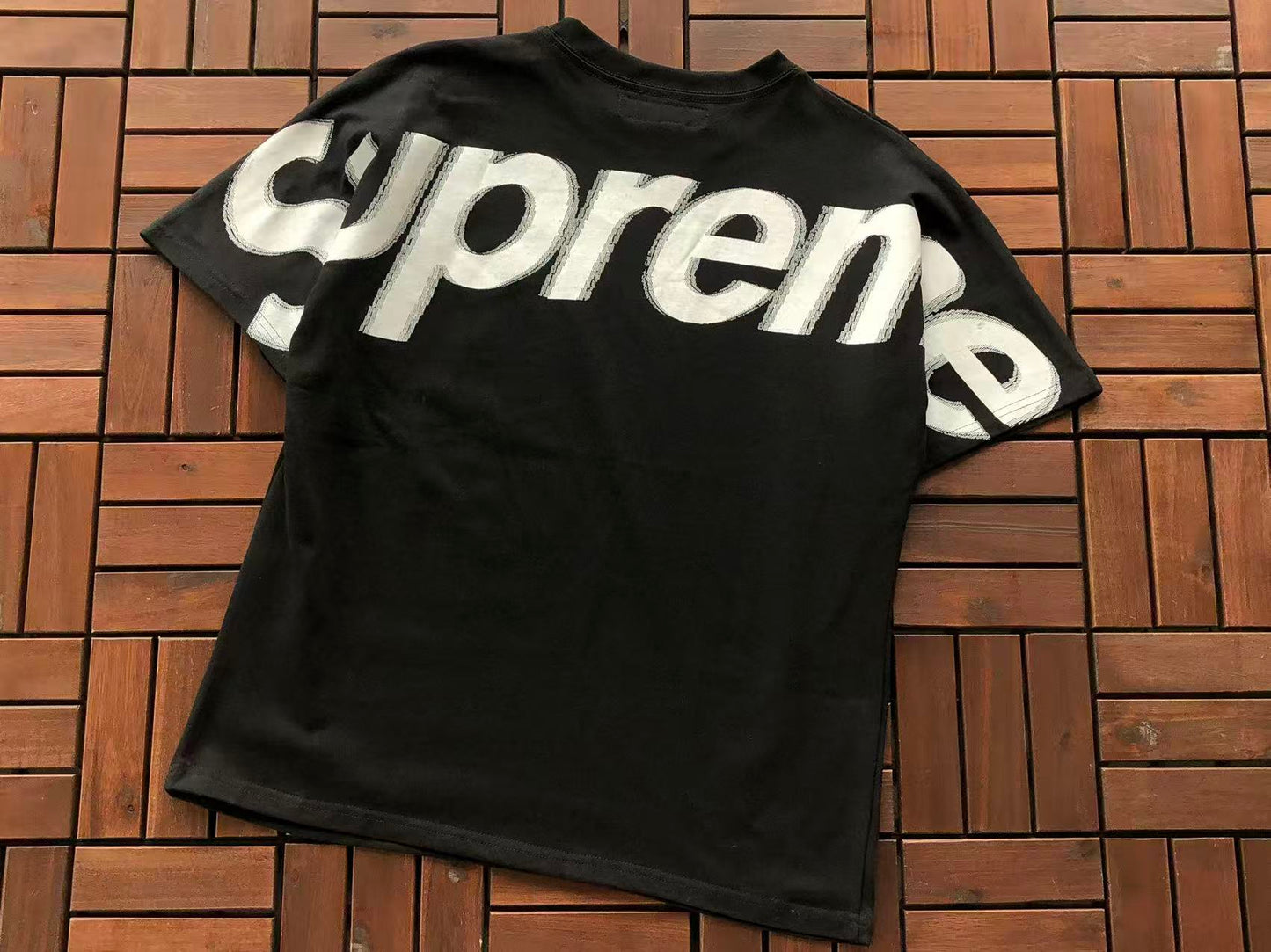 SUPREME T-SHIRT