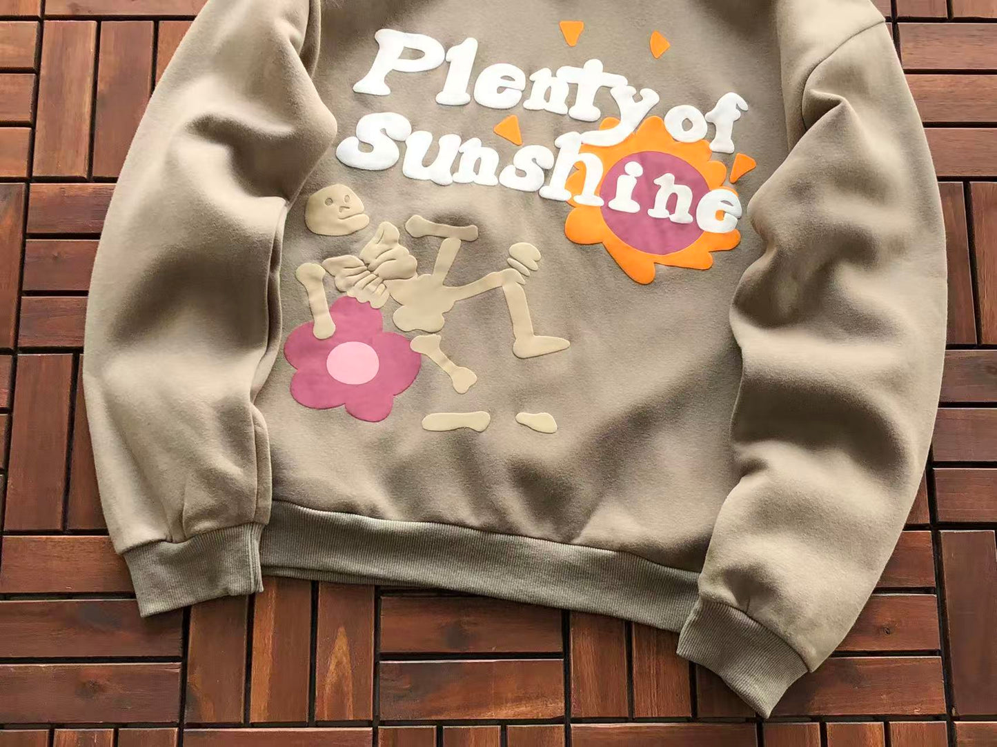 BROKEN PLANETS “PLENTY OF SUNSHINE” HOODIE