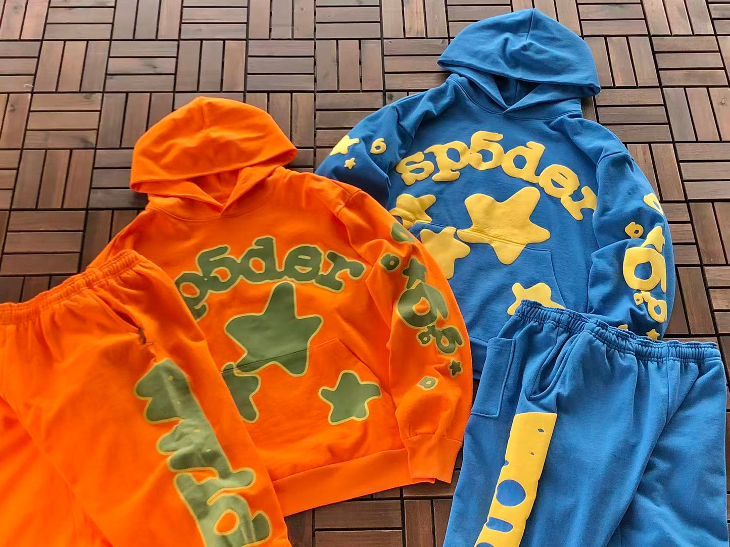 SP5DER BELUGA STAR HOODIE