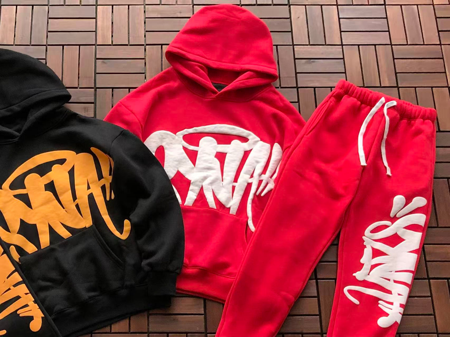 SYNA WORLD LOGO HOODIE