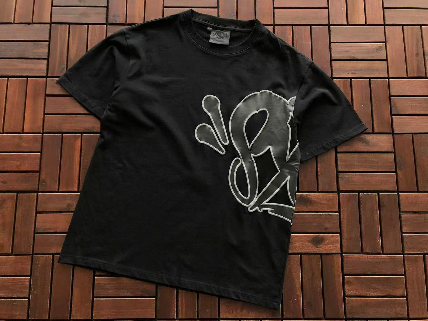 SYNA WORLD LOGO T-SHIRT