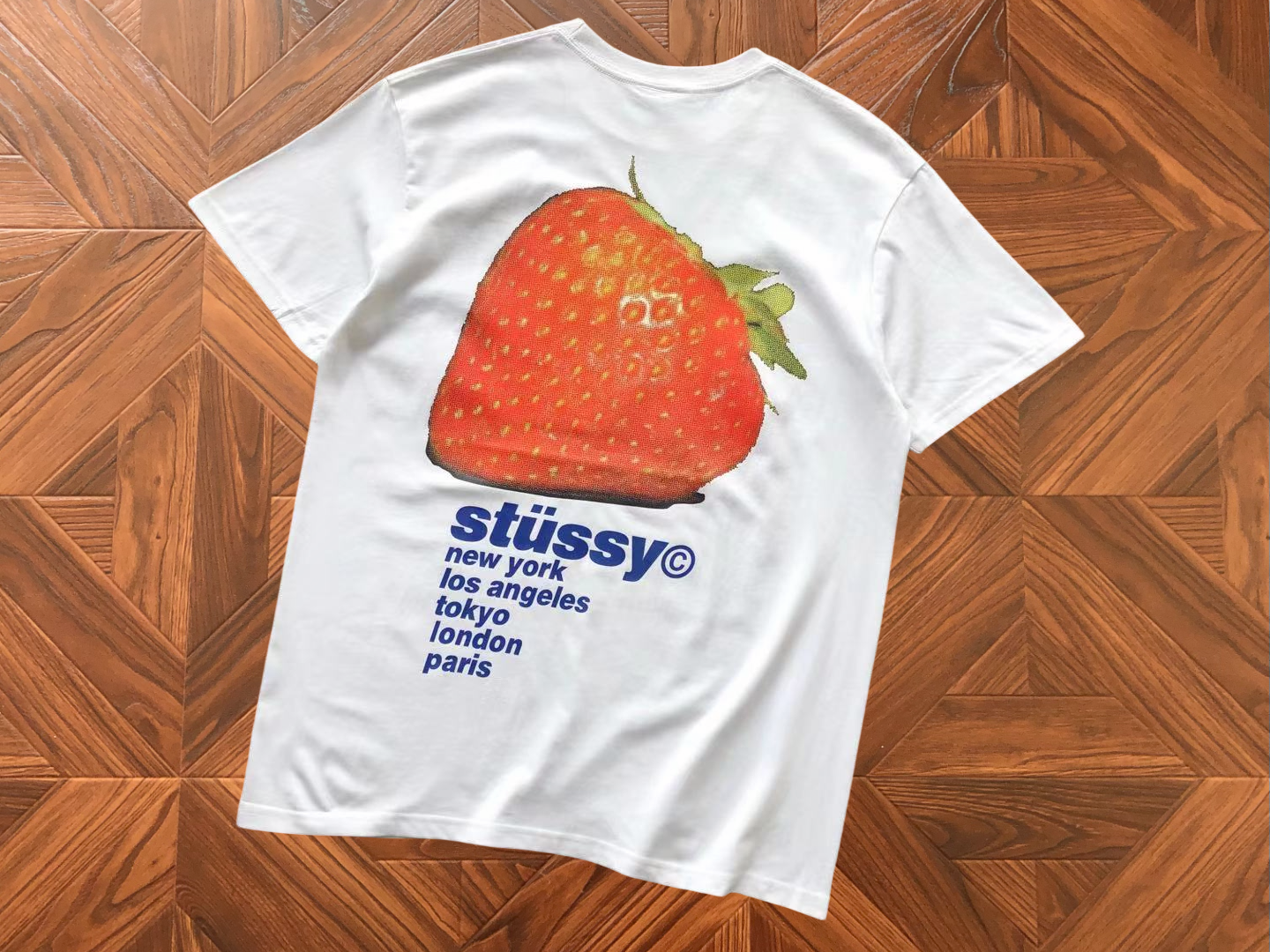 STUSSY STRAWBERRY T-SHIRT