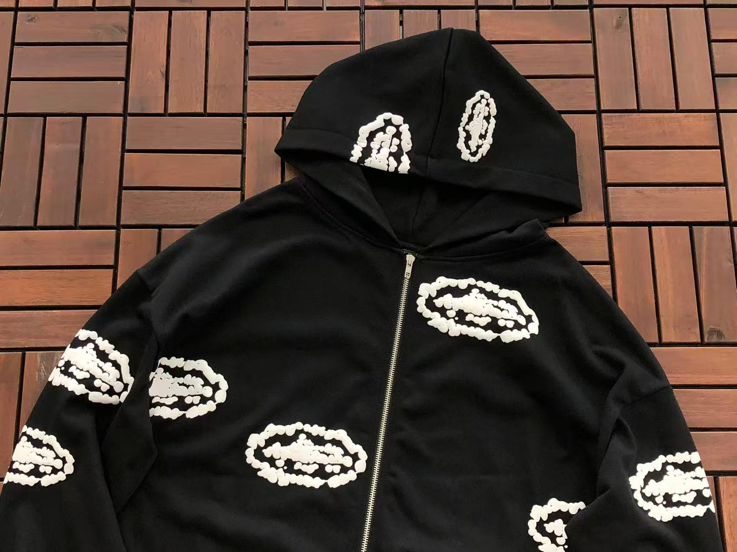 DENIM TEARS X CORTEIZ WREATH PRINT ZIPPED HOODIE