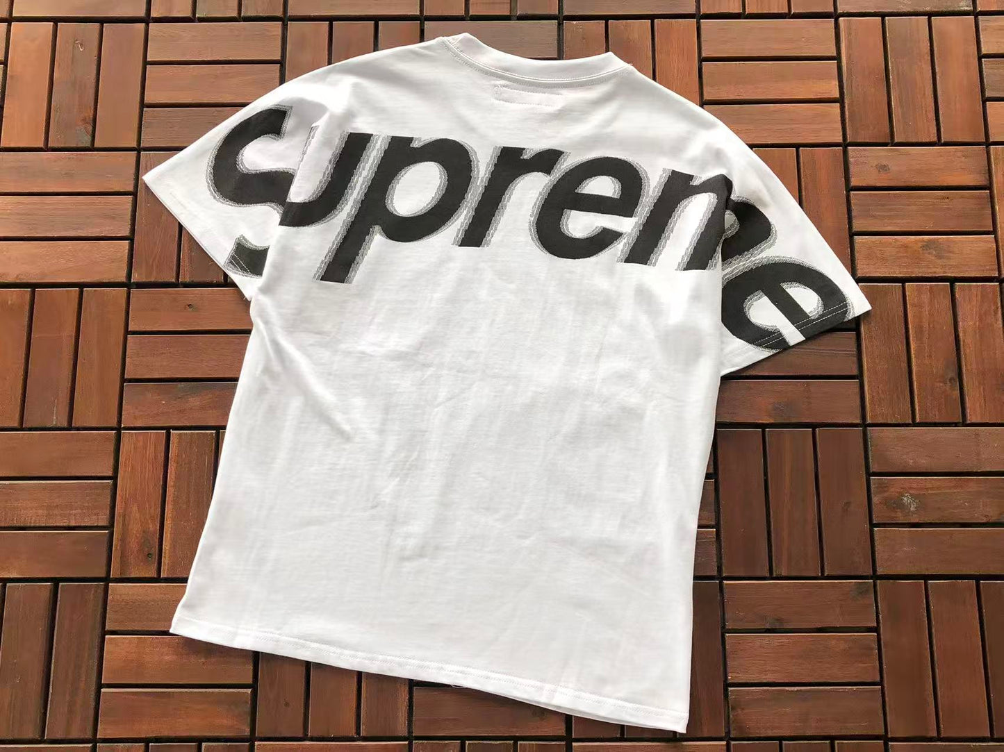 SUPREME T-SHIRT