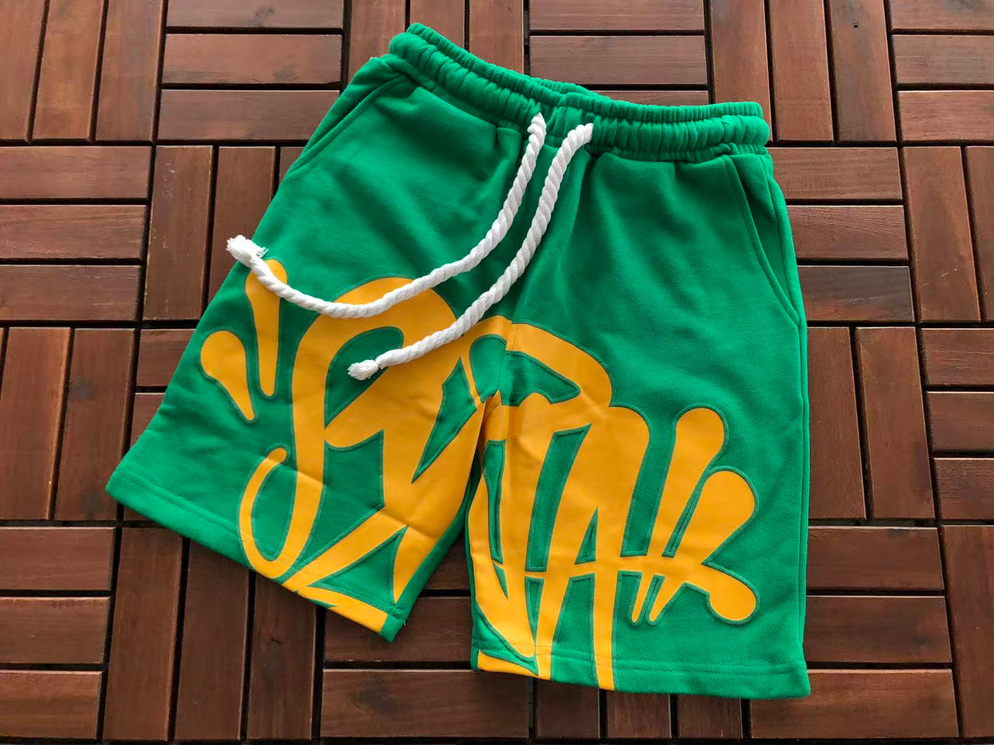 SYNA WORLD LOGO SHORTS