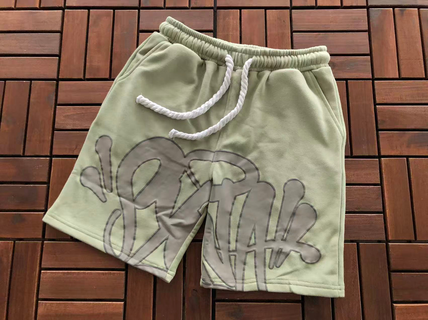 SYNA WORLD LOGO SHORTS