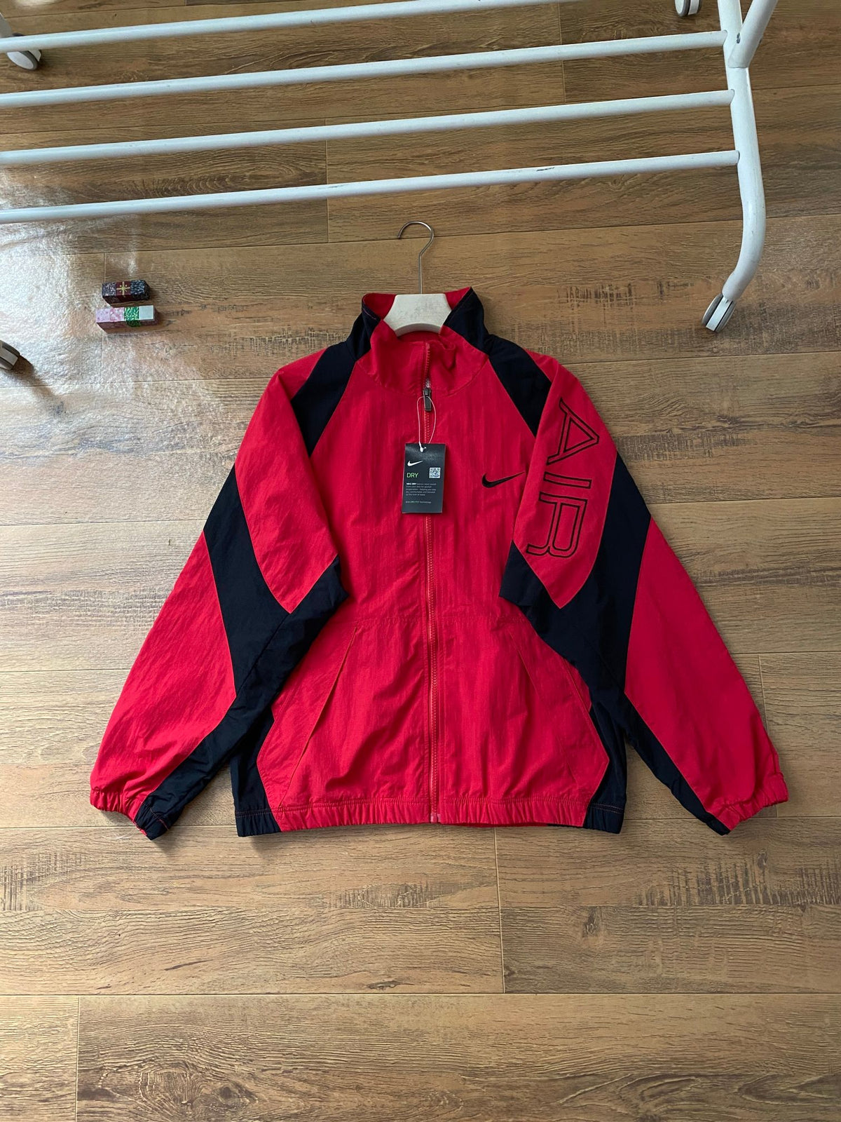NIKE SWOOSH WINDBREAKER JACKET
