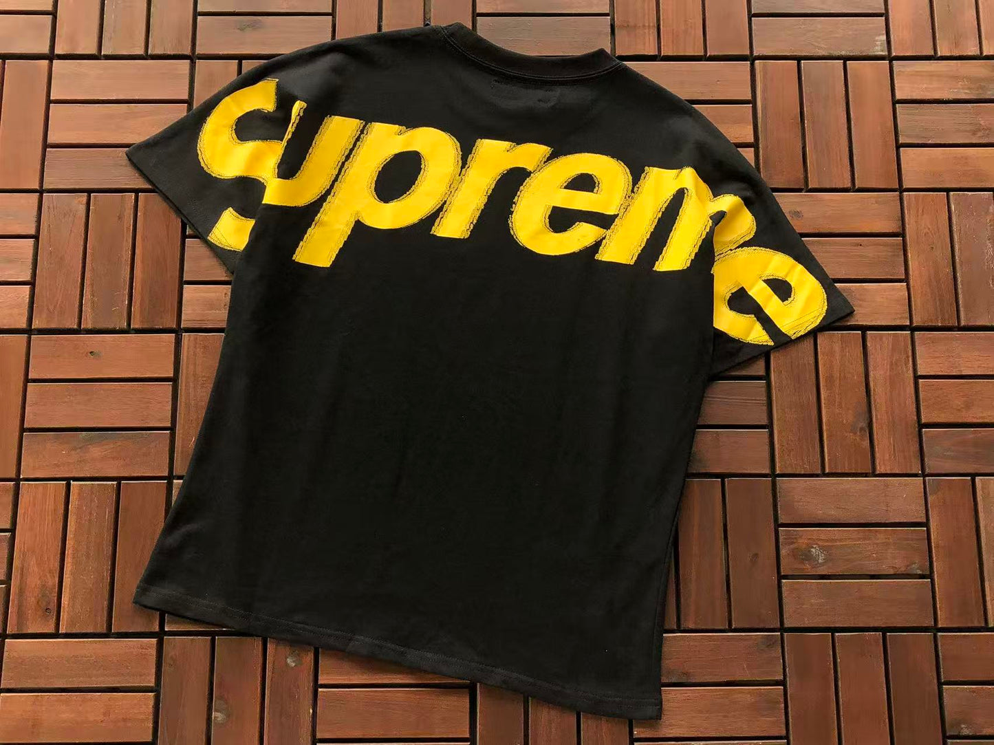 SUPREME T-SHIRT
