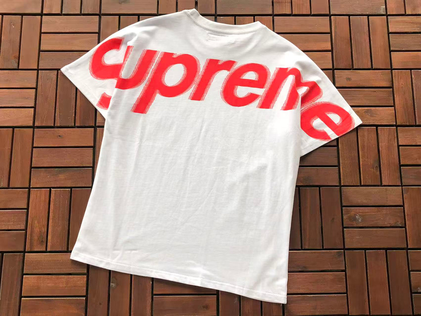 SUPREME T-SHIRT