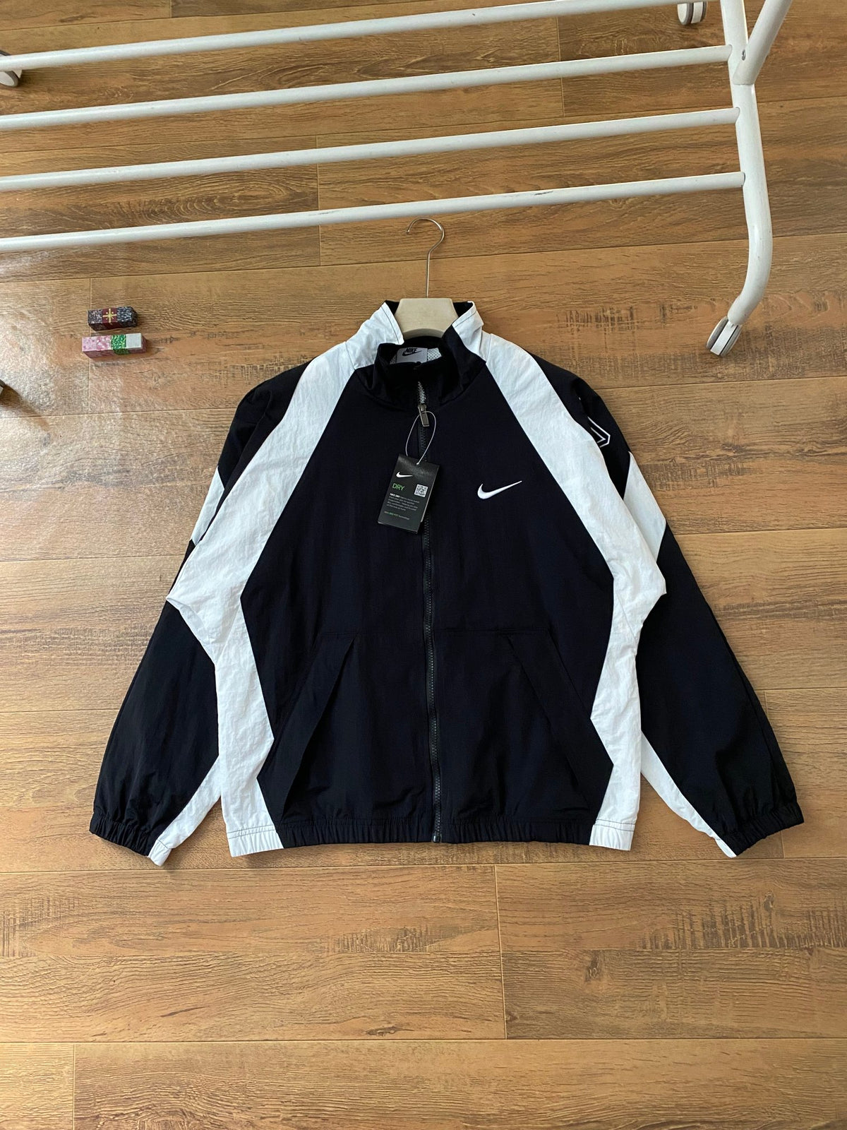 NIKE SWOOSH WINDBREAKER JACKET