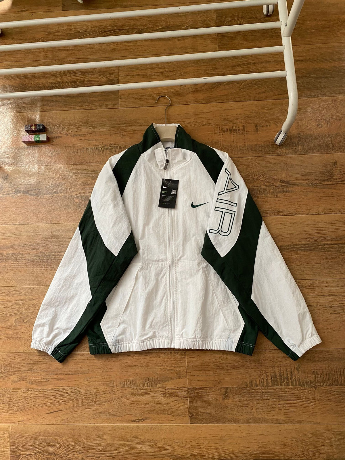 NIKE SWOOSH WINDBREAKER JACKET