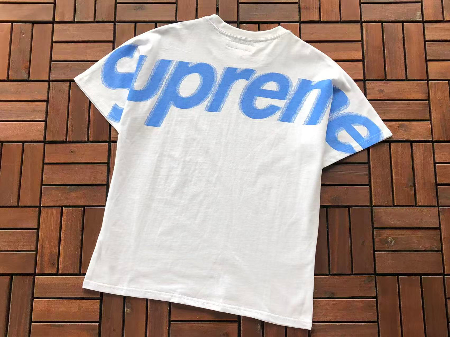 SUPREME T-SHIRT