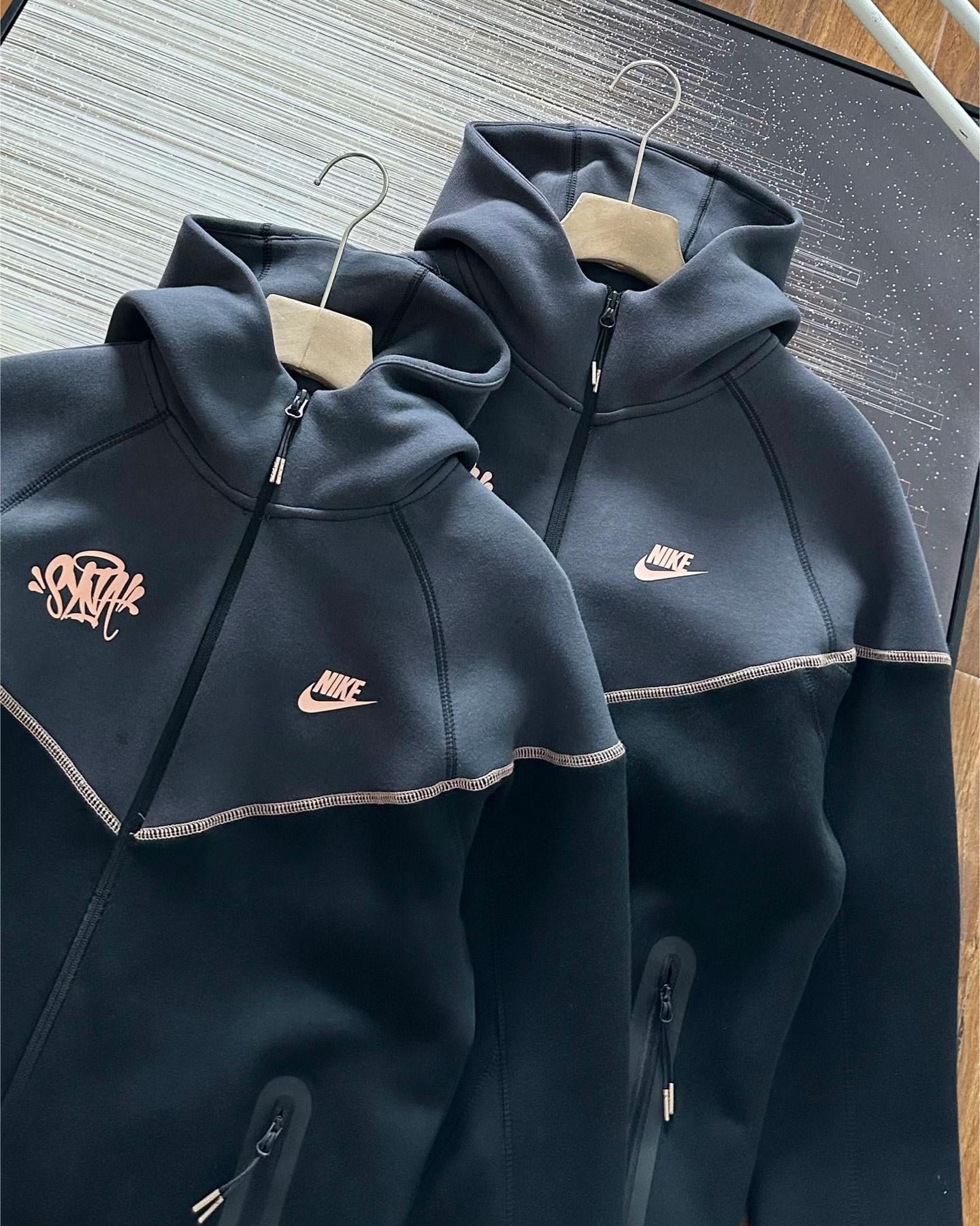 NIKE X SYNA TECH FLEECE ZIPPED HOODIE
