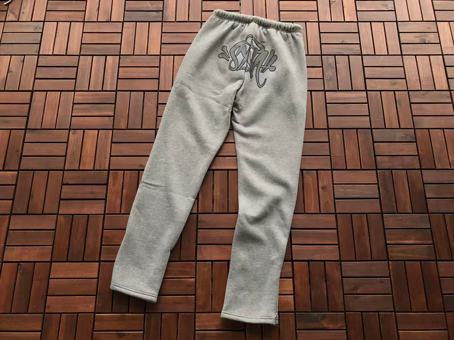 SYNA WORLD LOGO PANTS
