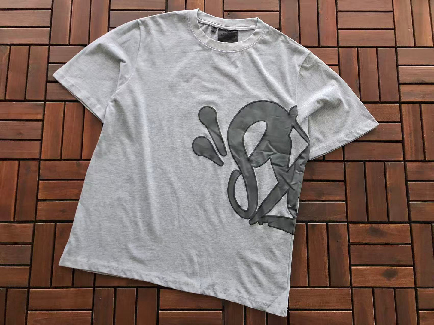 SYNA WORLD LOGO T-SHIRT