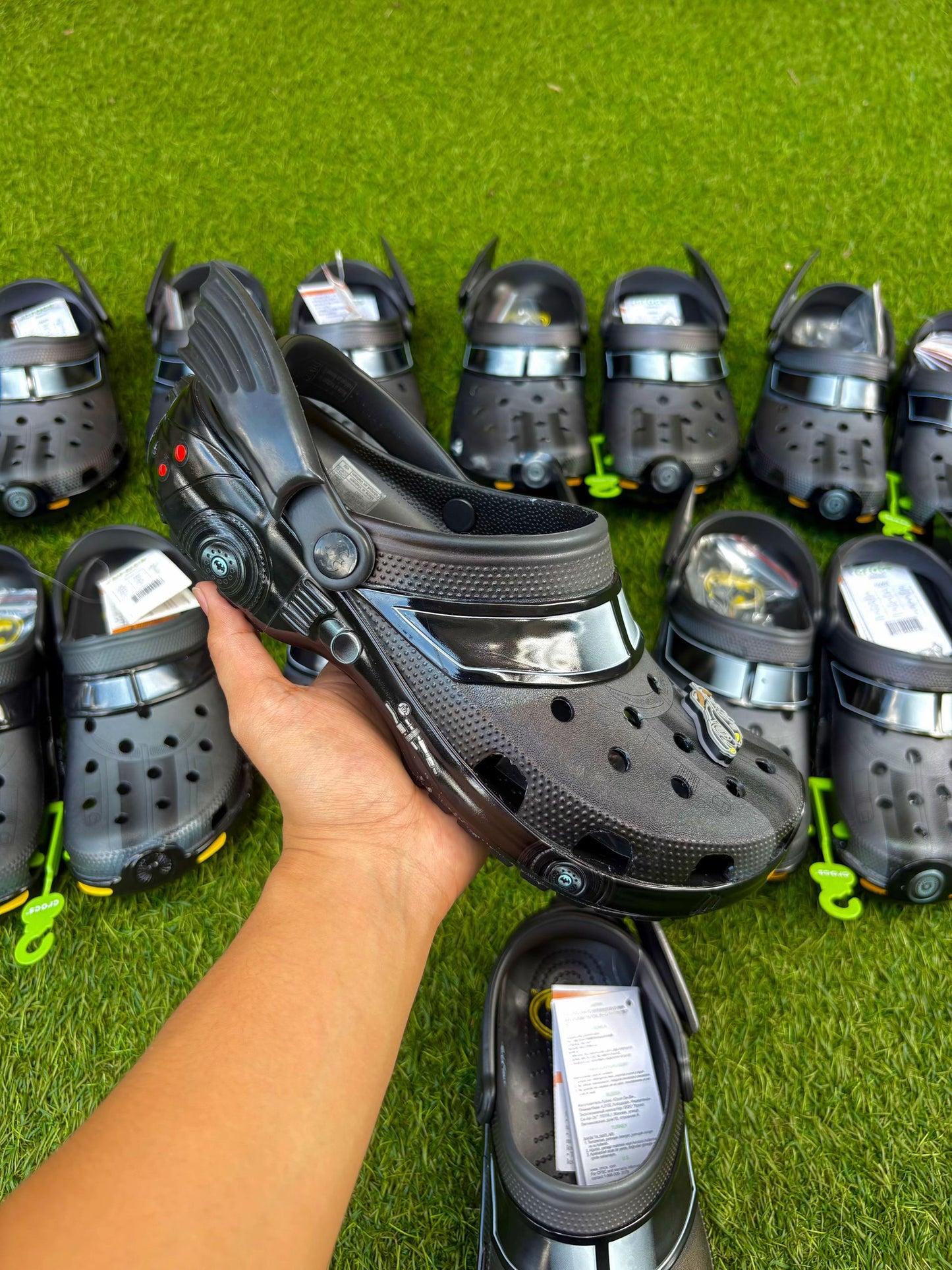 BATMAN “BATMOBILE” CLASSIC CROCS