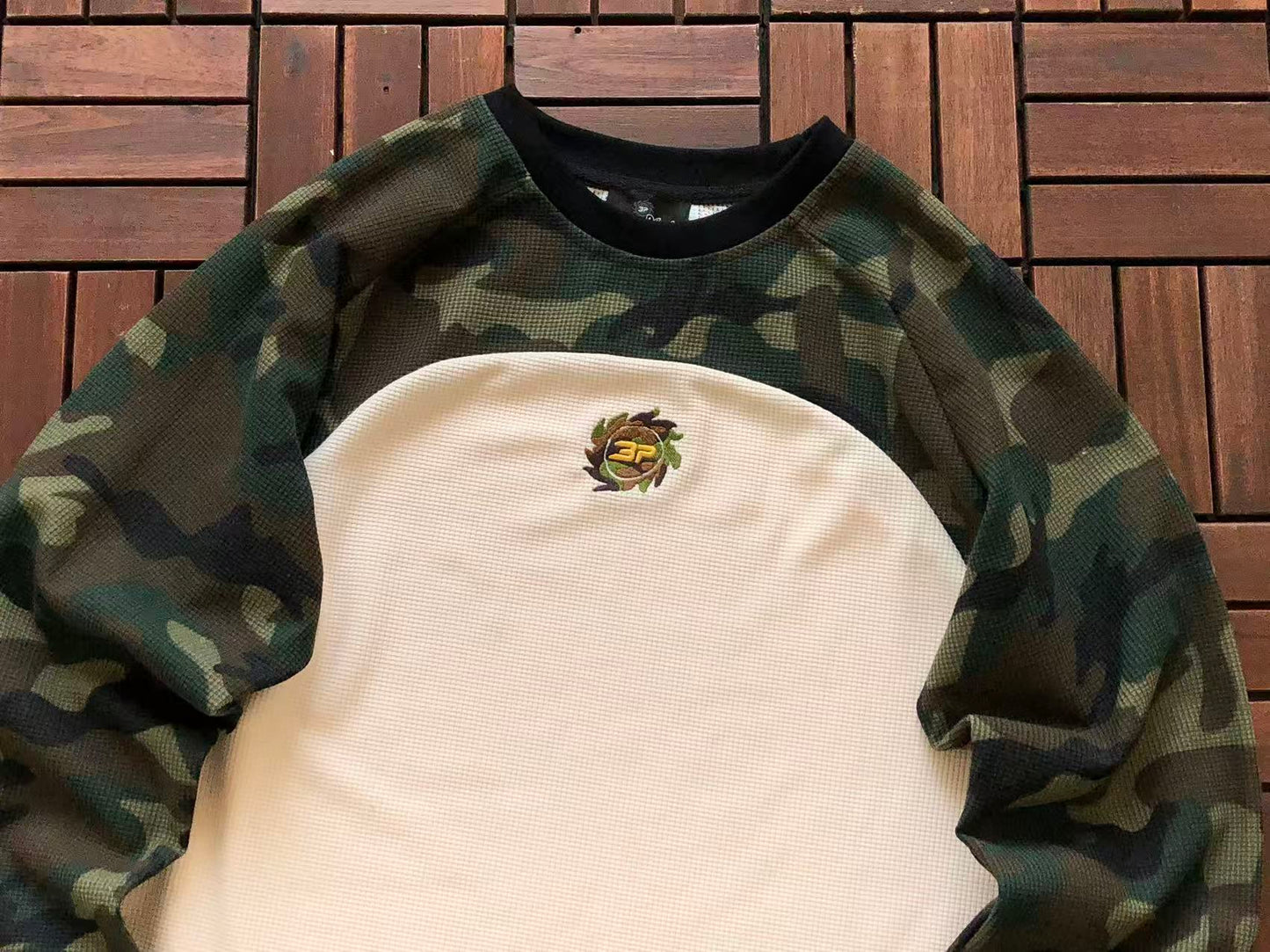 BROKEN PLANETS CAMO JERSEY