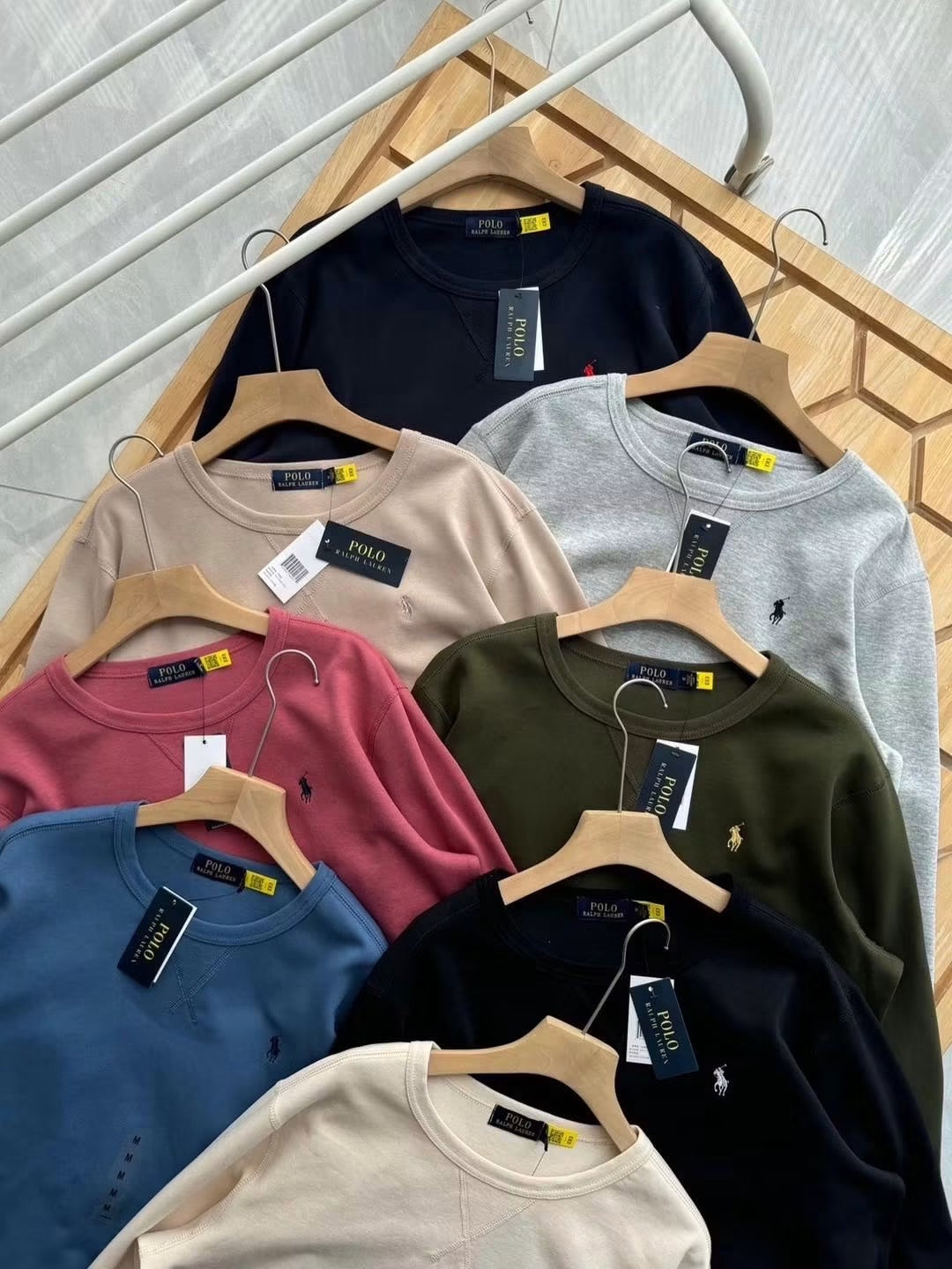 RALPH LAUREN V-NECK SWEATSHIRT