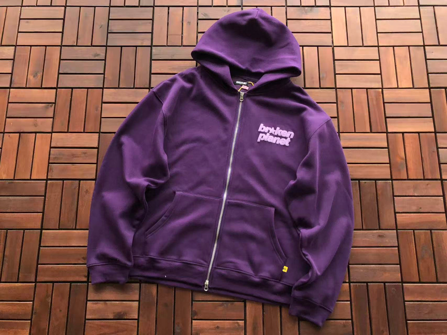 BROKEN PLANETS SPRAY DYED ZIPPED HOODIE