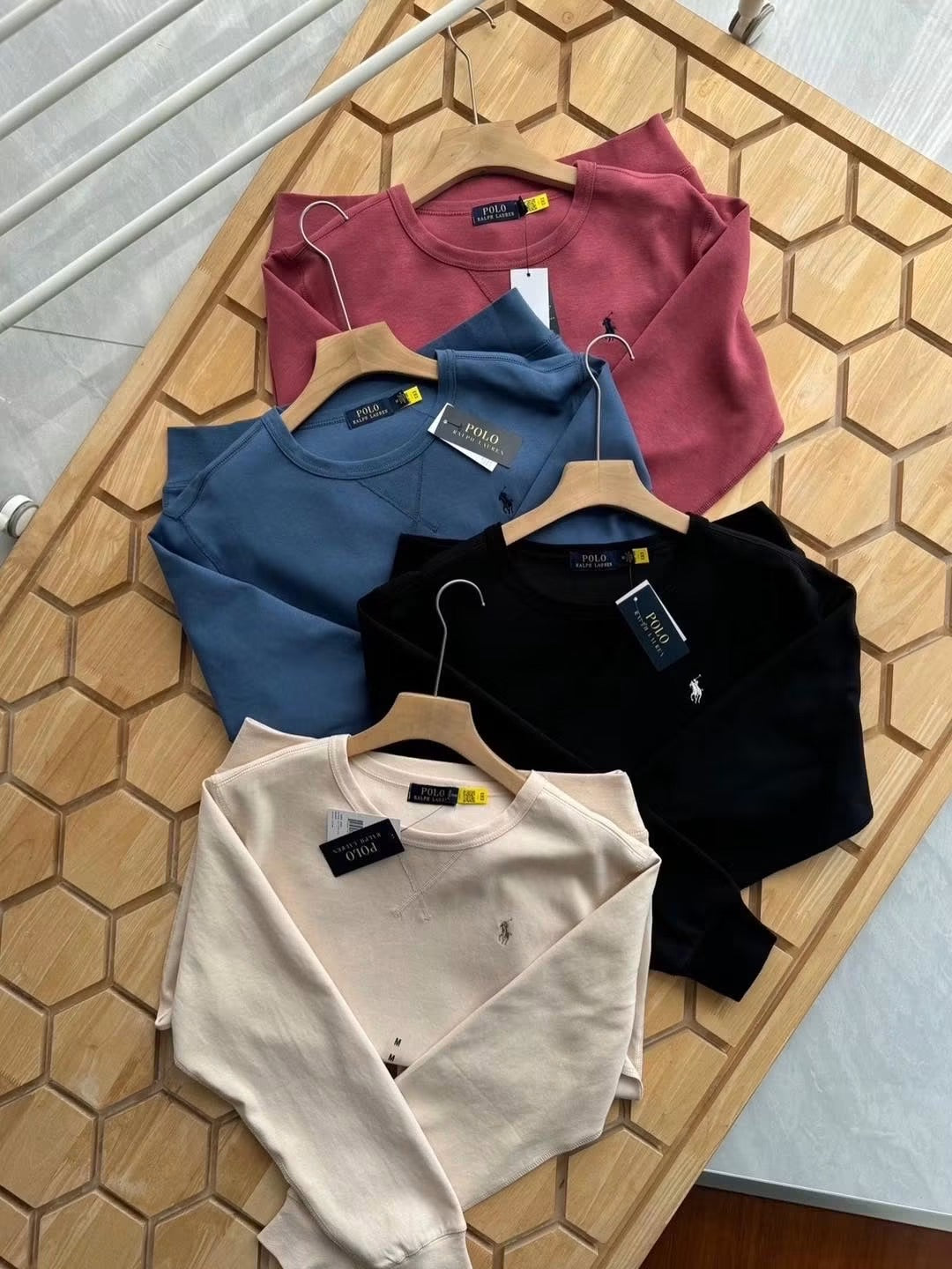 RALPH LAUREN V-NECK SWEATSHIRT