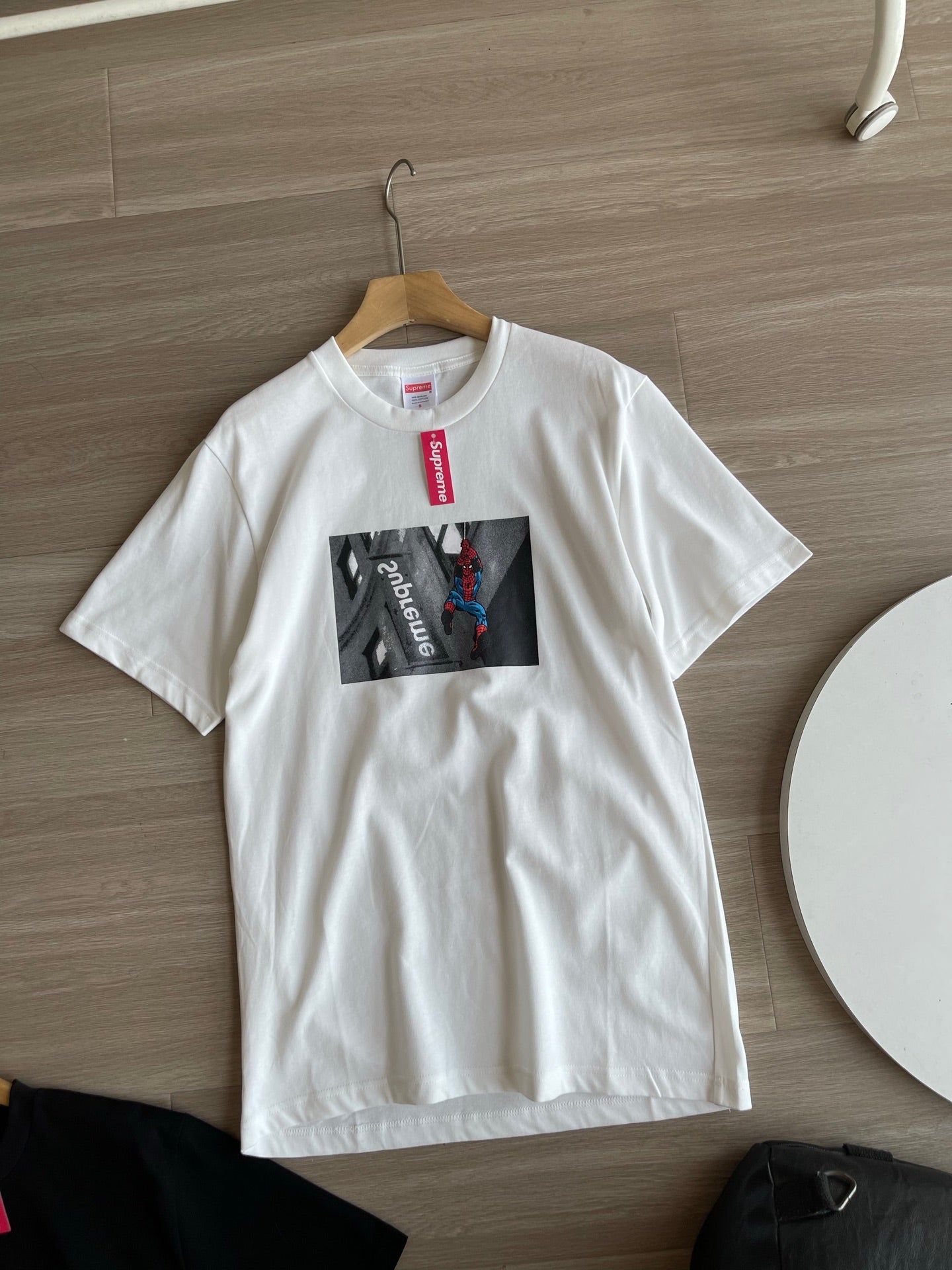SUPREME T-SHIRT