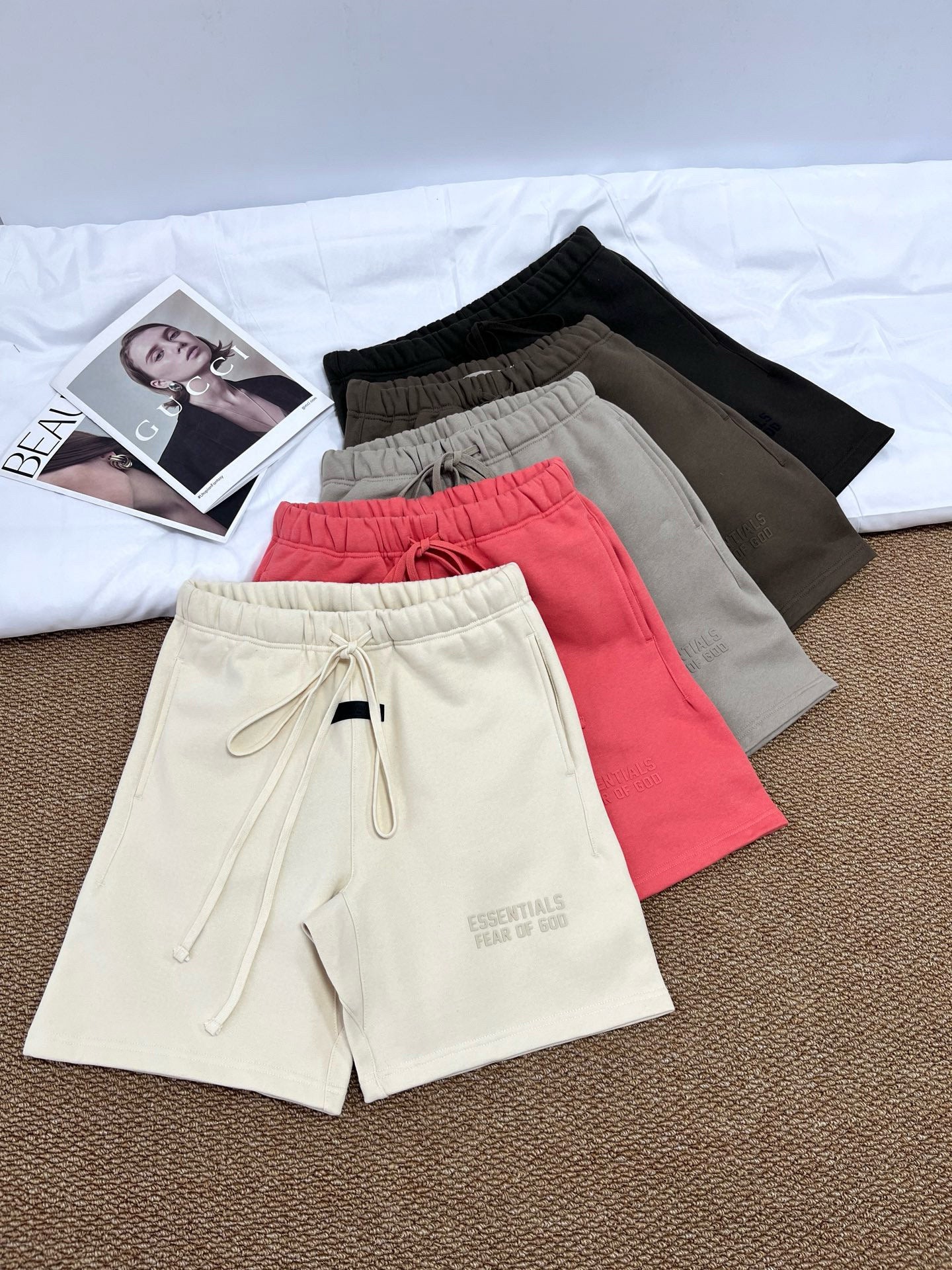 ESSENTIALS SHORTS