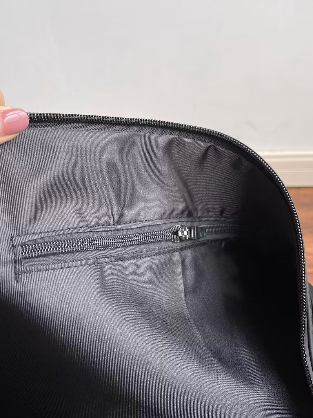 ESSENTIALS BAG