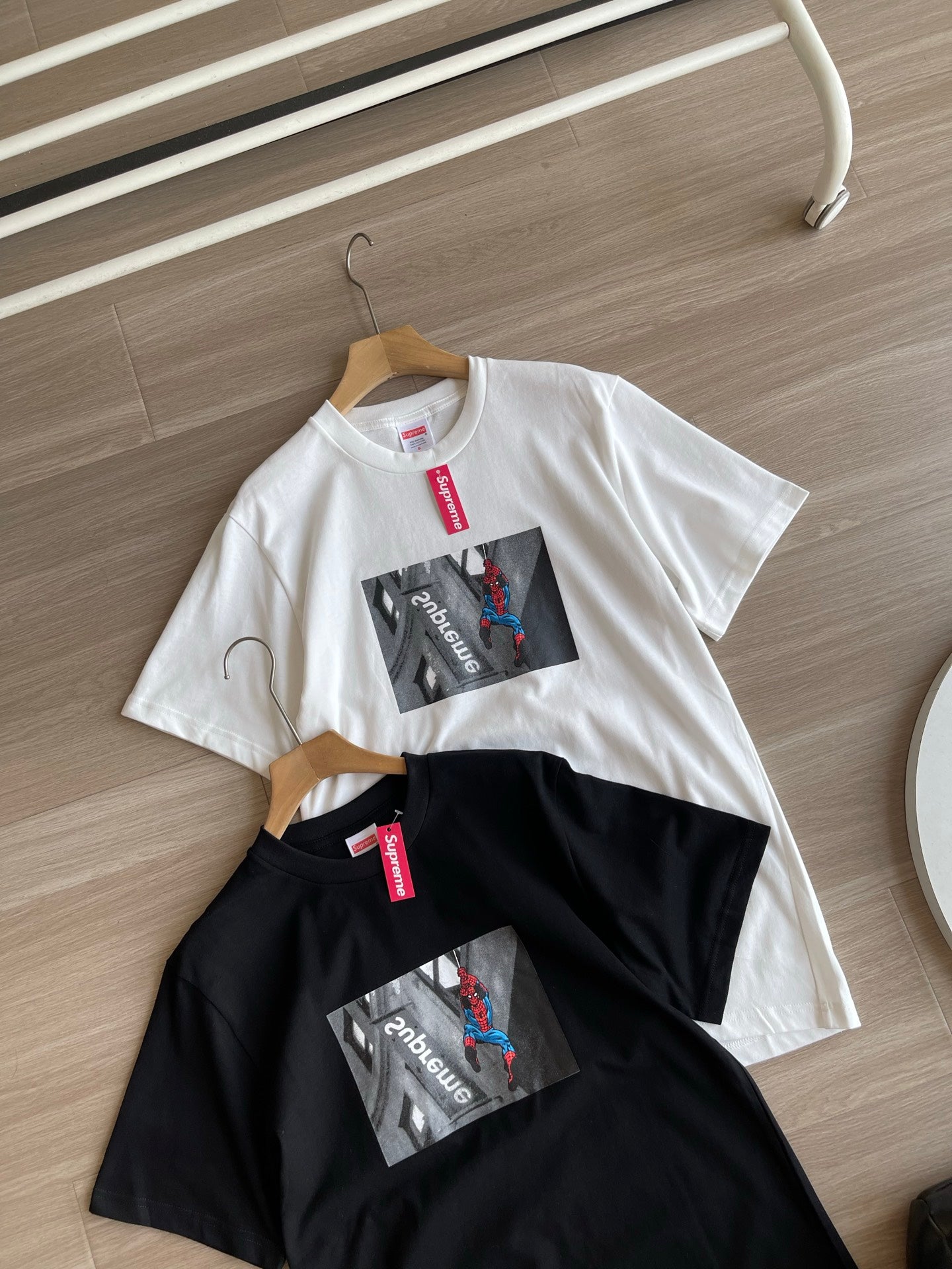 SUPREME T-SHIRT