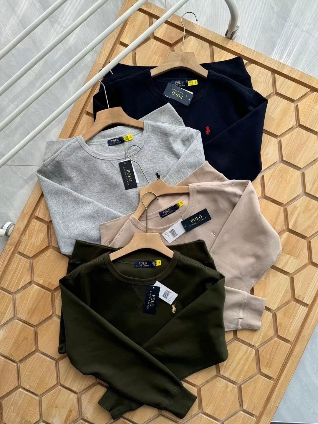 RALPH LAUREN V-NECK SWEATSHIRT