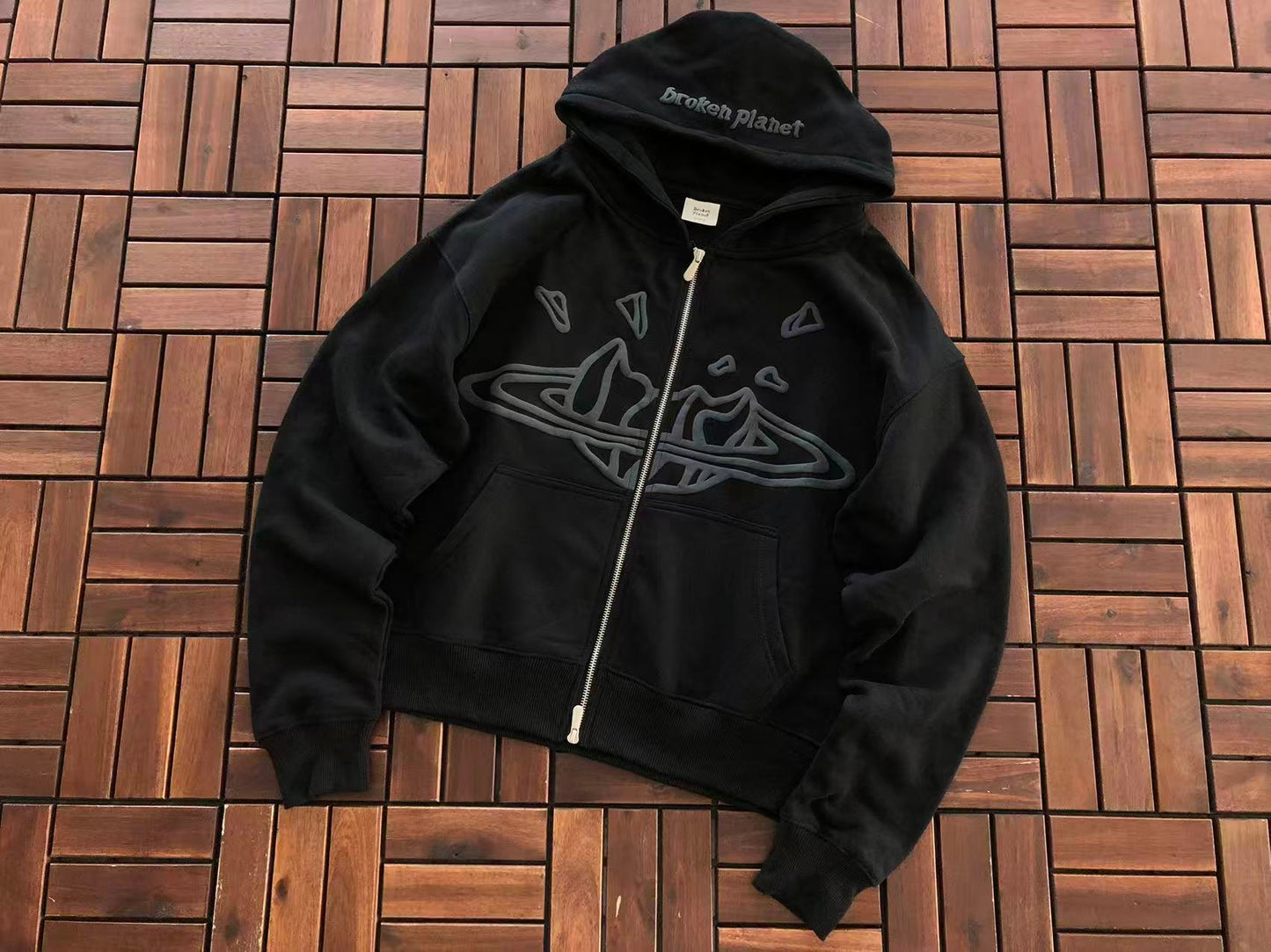 BROKEN PLANETS ZIPPED HOODIE