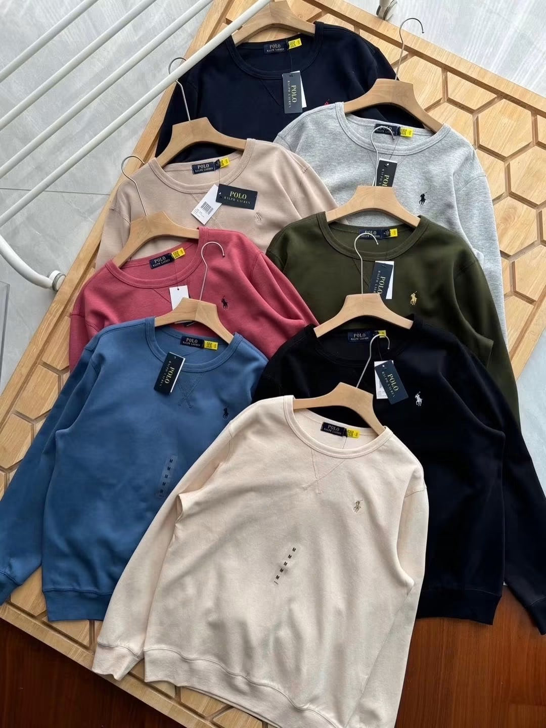 RALPH LAUREN V-NECK SWEATSHIRT