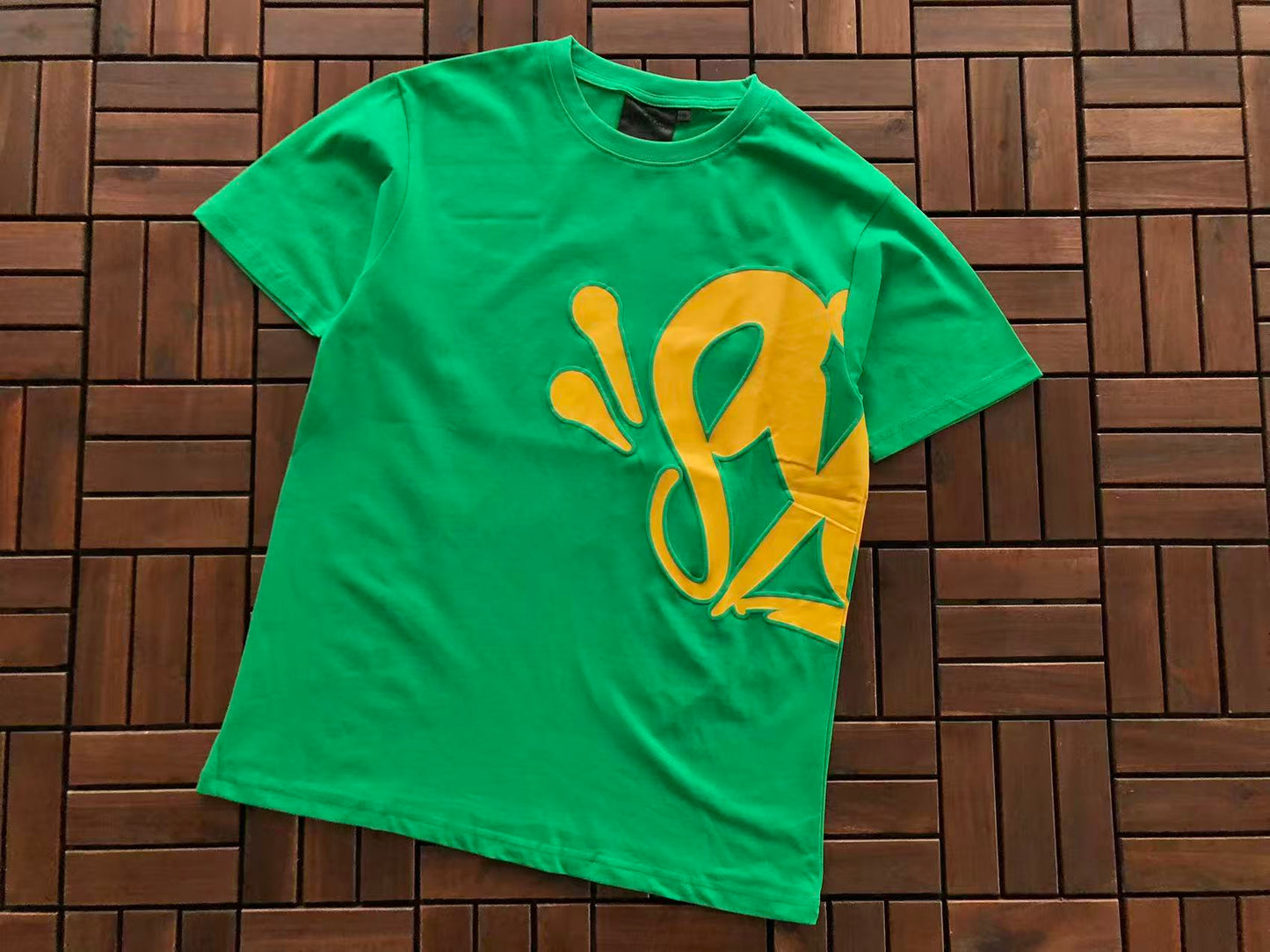 SYNA WORLD LOGO T-SHIRT