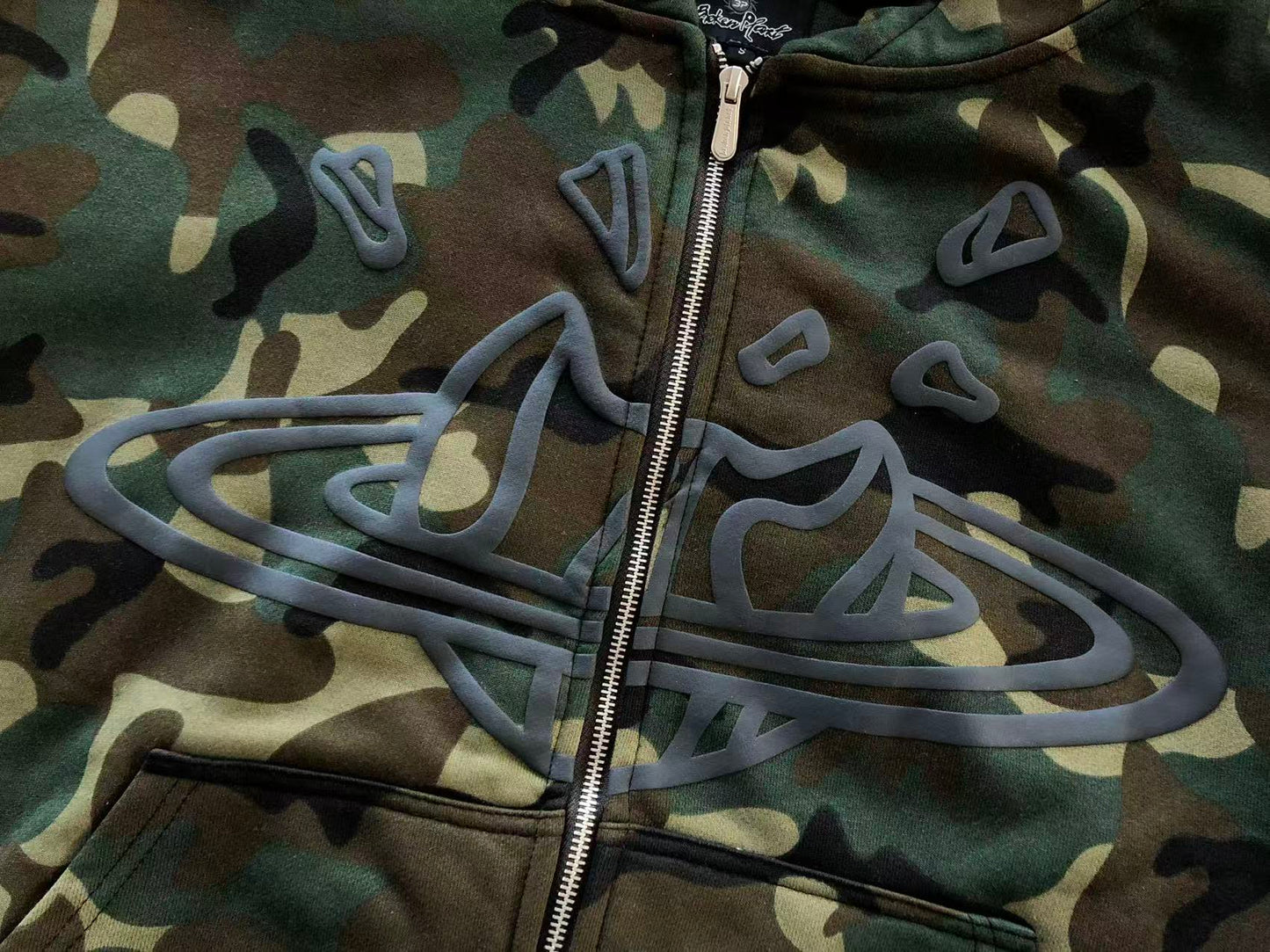 BROKEN PLANETS CAMO ZIPPED HOODIE