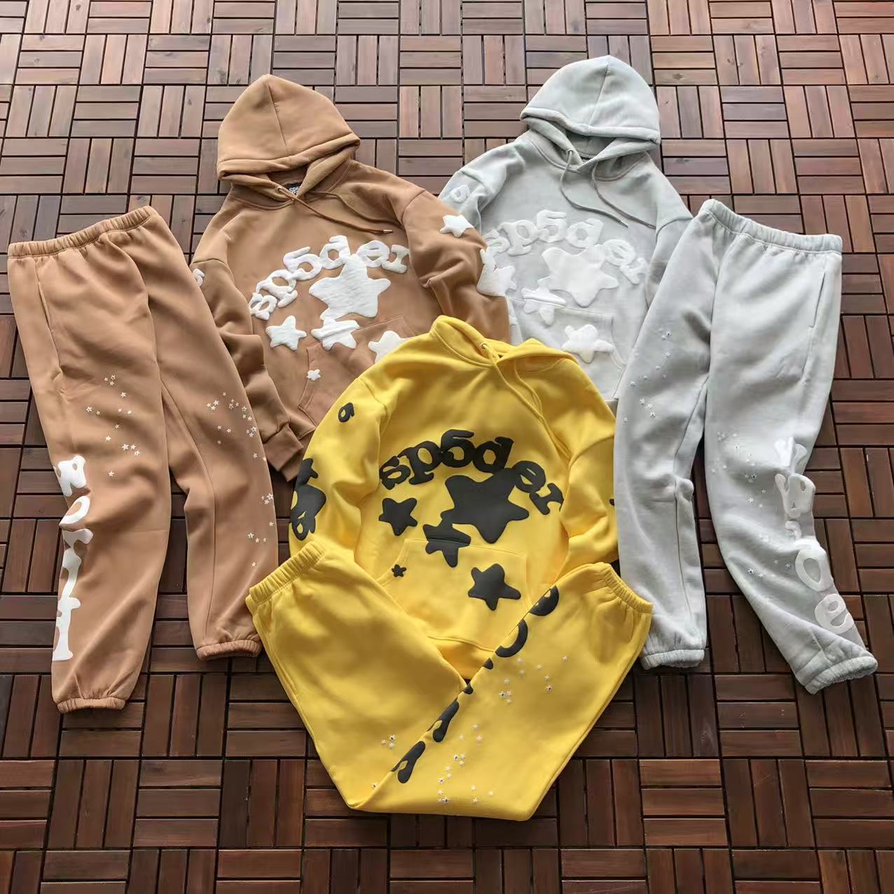 SP5DER BELUGA STAR HOODIE