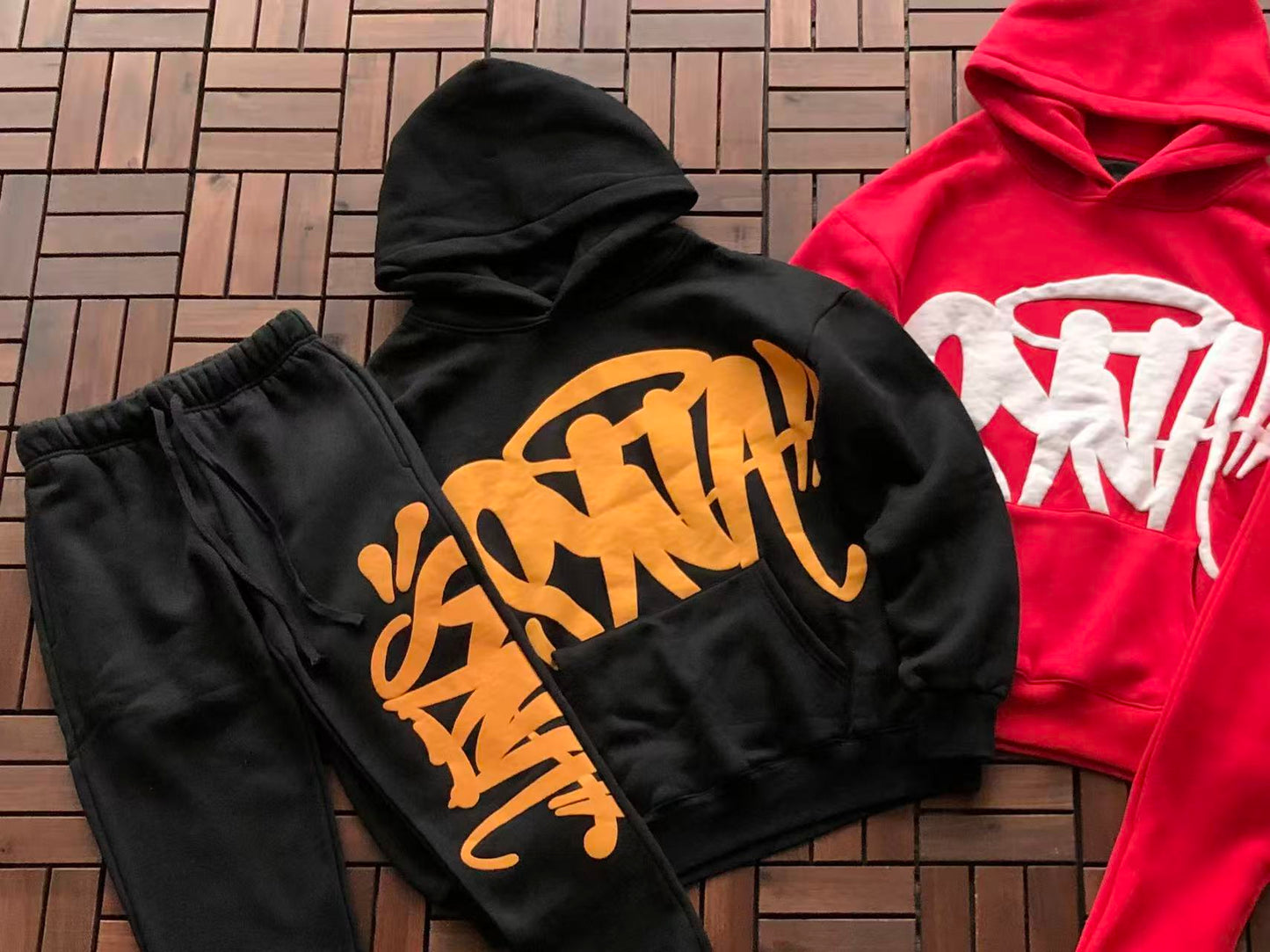 SYNA WORLD LOGO HOODIE