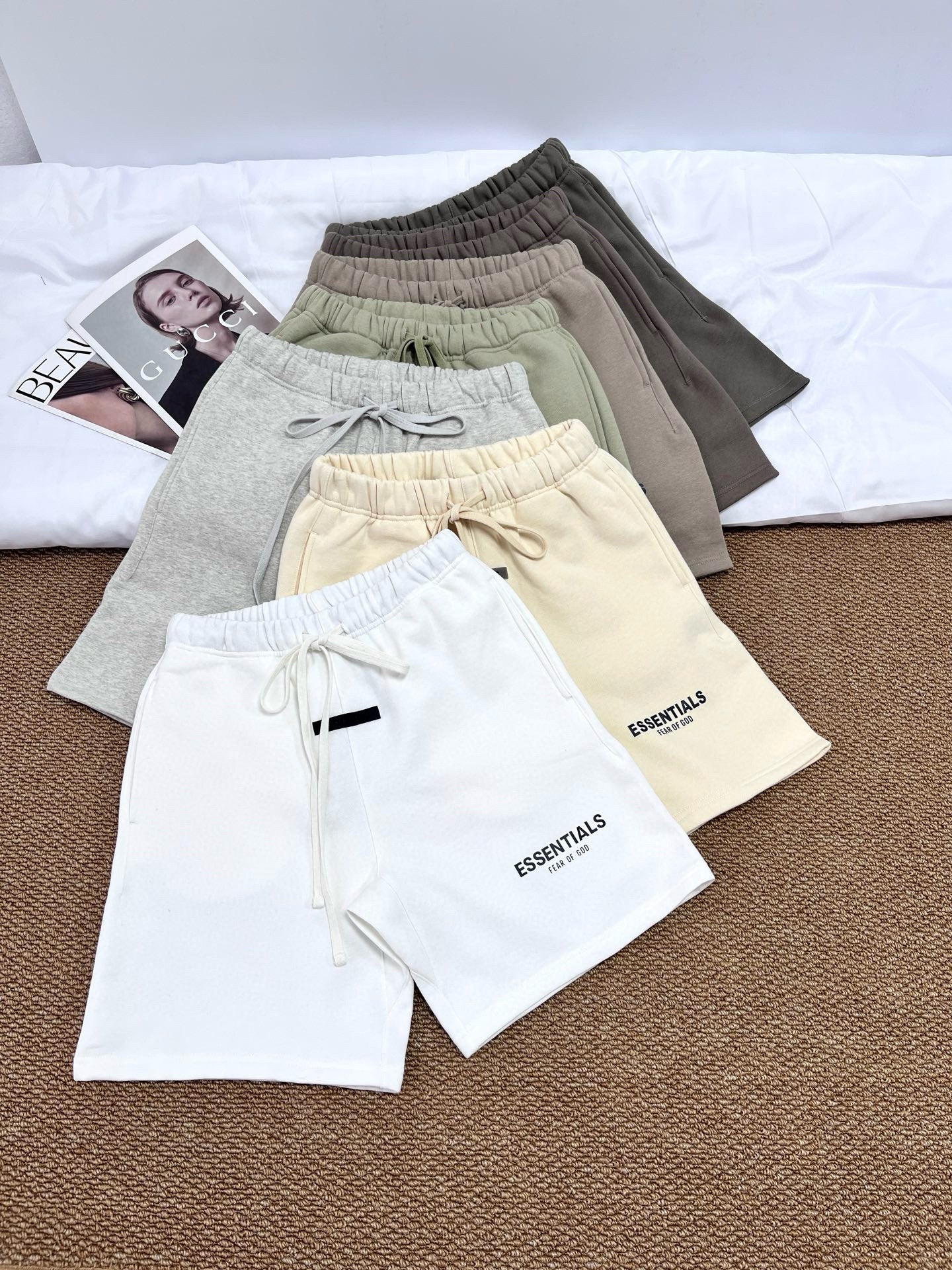 ESSENTIALS SHORTS