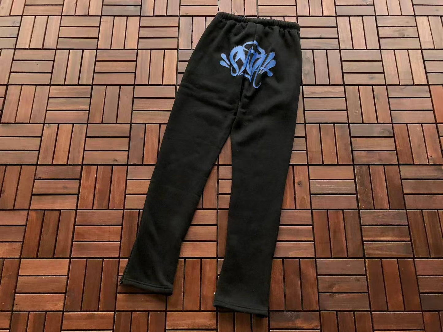 SYNA WORLD LOGO PANTS