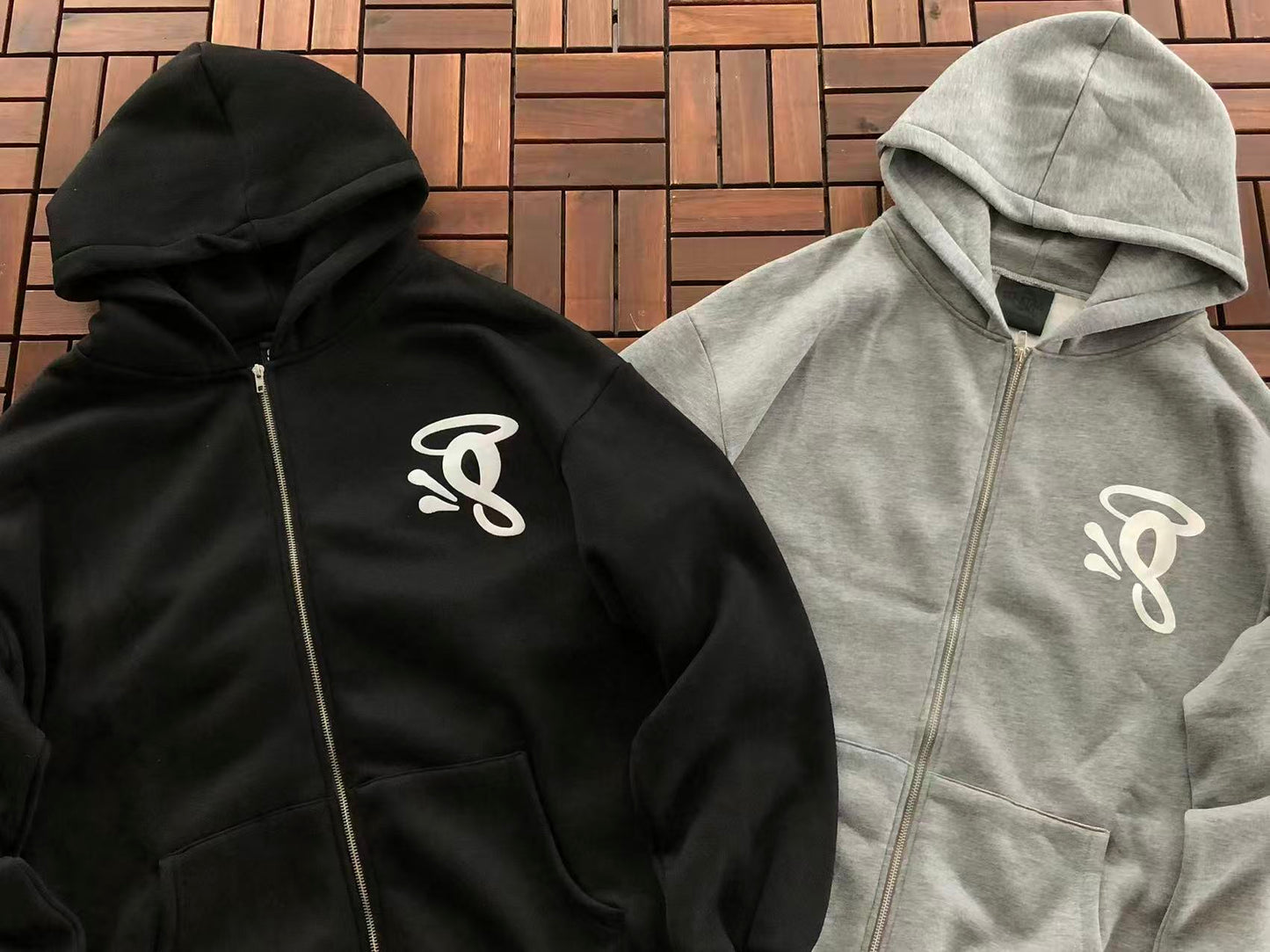 SYNA WORLD LOGO ZIPPED HOODIE