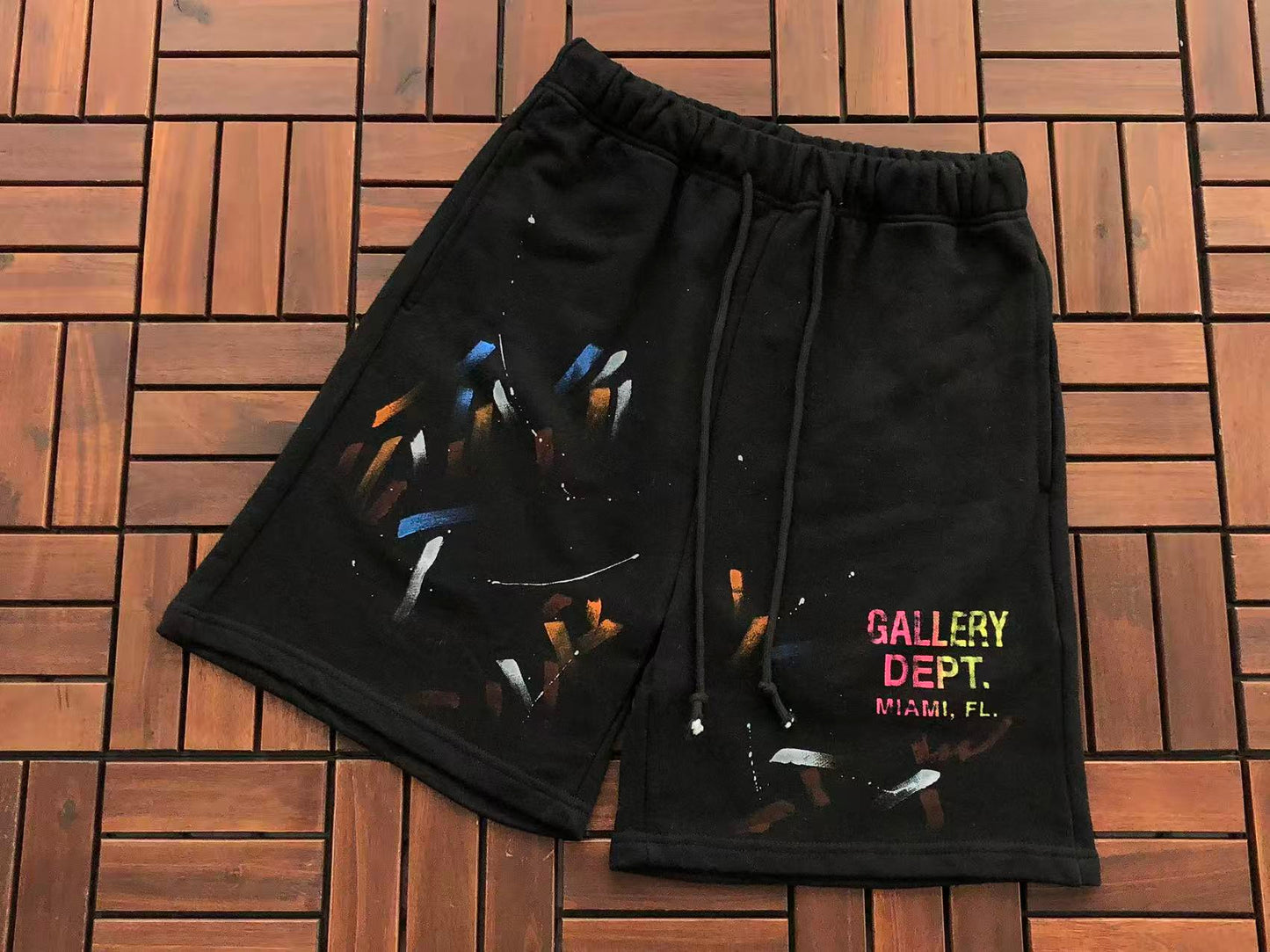 GALLERY DEPT SPLATTERED PAINT SHORTS