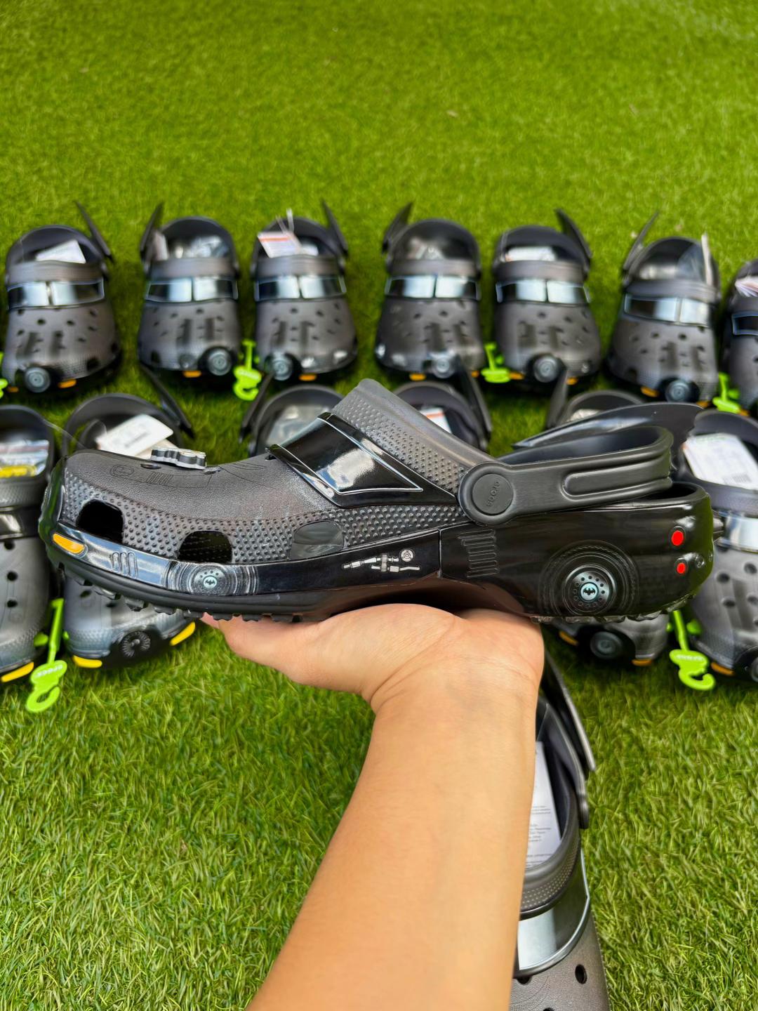 BATMAN “BATMOBILE” CLASSIC CROCS