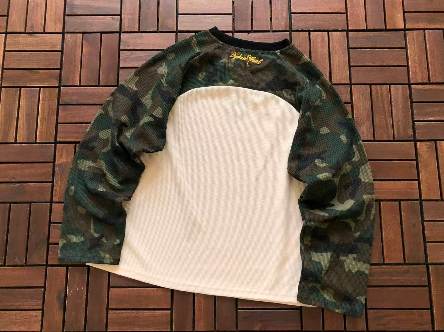 BROKEN PLANETS CAMO JERSEY