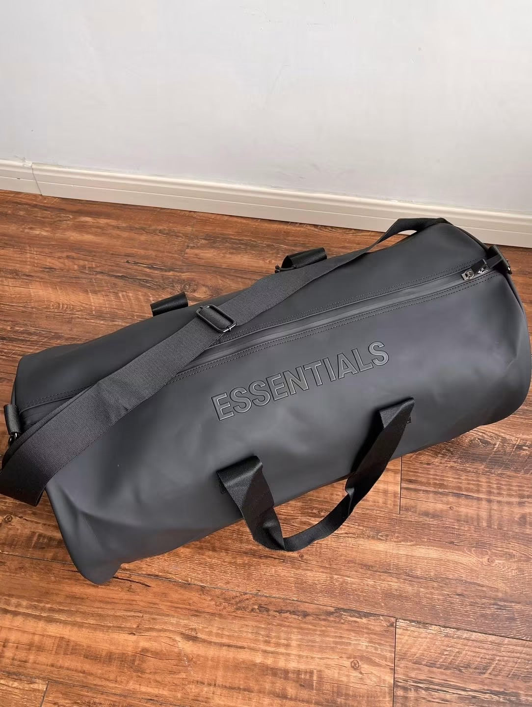 ESSENTIALS BAG