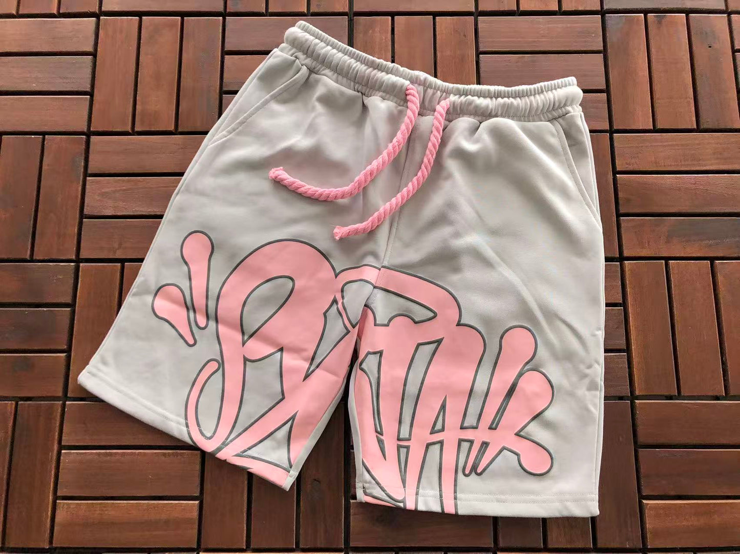 SYNA WORLD LOGO SHORTS