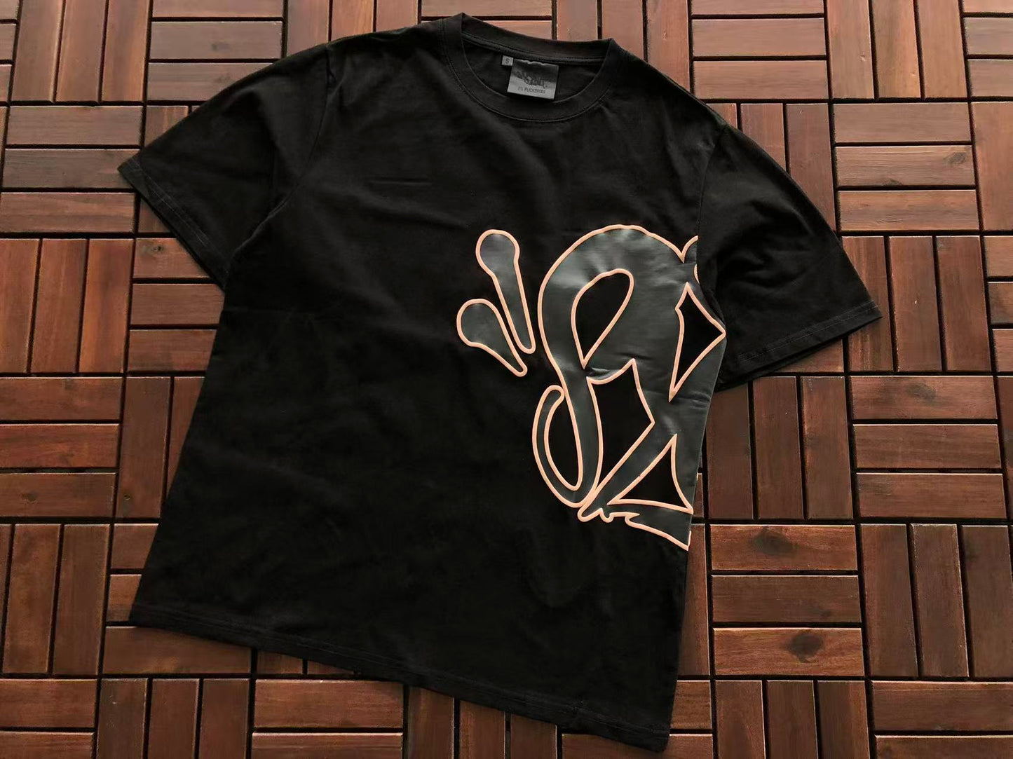 SYNA WORLD LOGO T-SHIRT