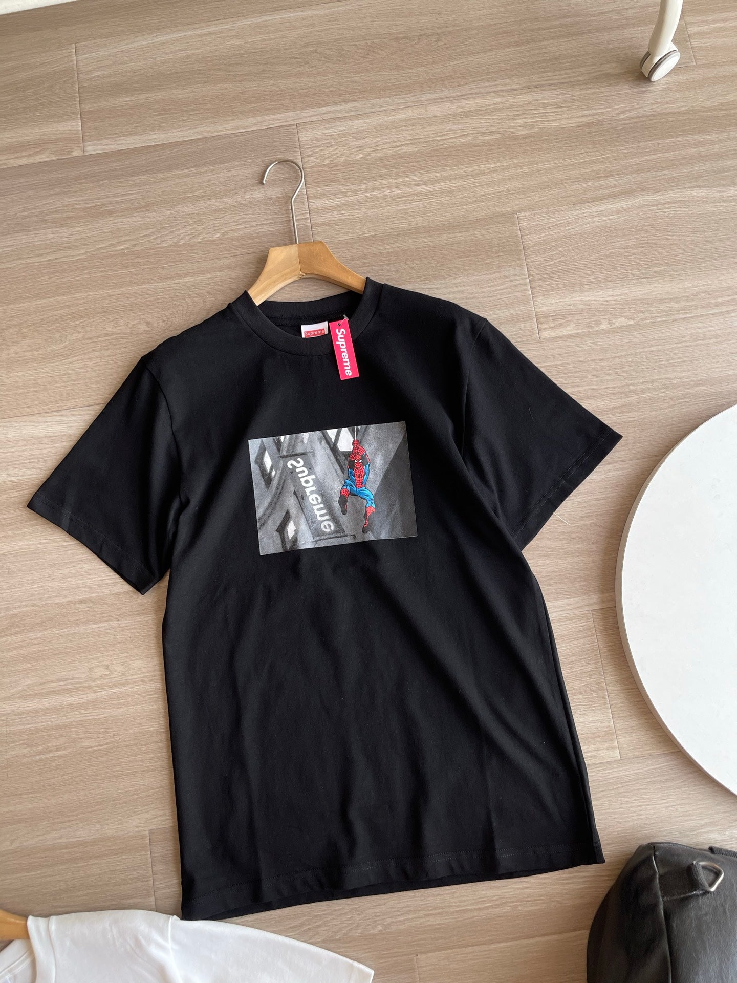 SUPREME T-SHIRT