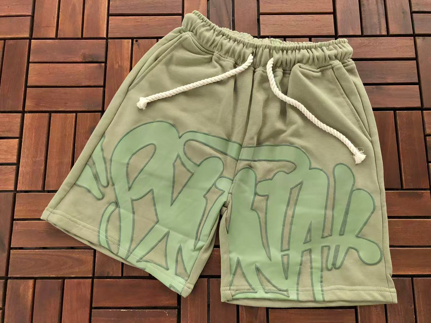 SYNA WORLD LOGO SHORTS