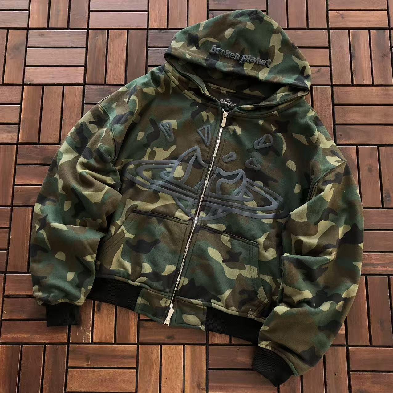 BROKEN PLANETS CAMO ZIPPED HOODIE