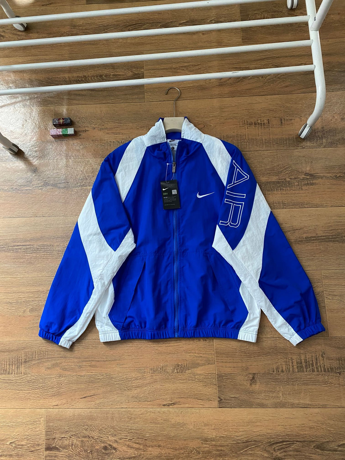 NIKE SWOOSH WINDBREAKER JACKET