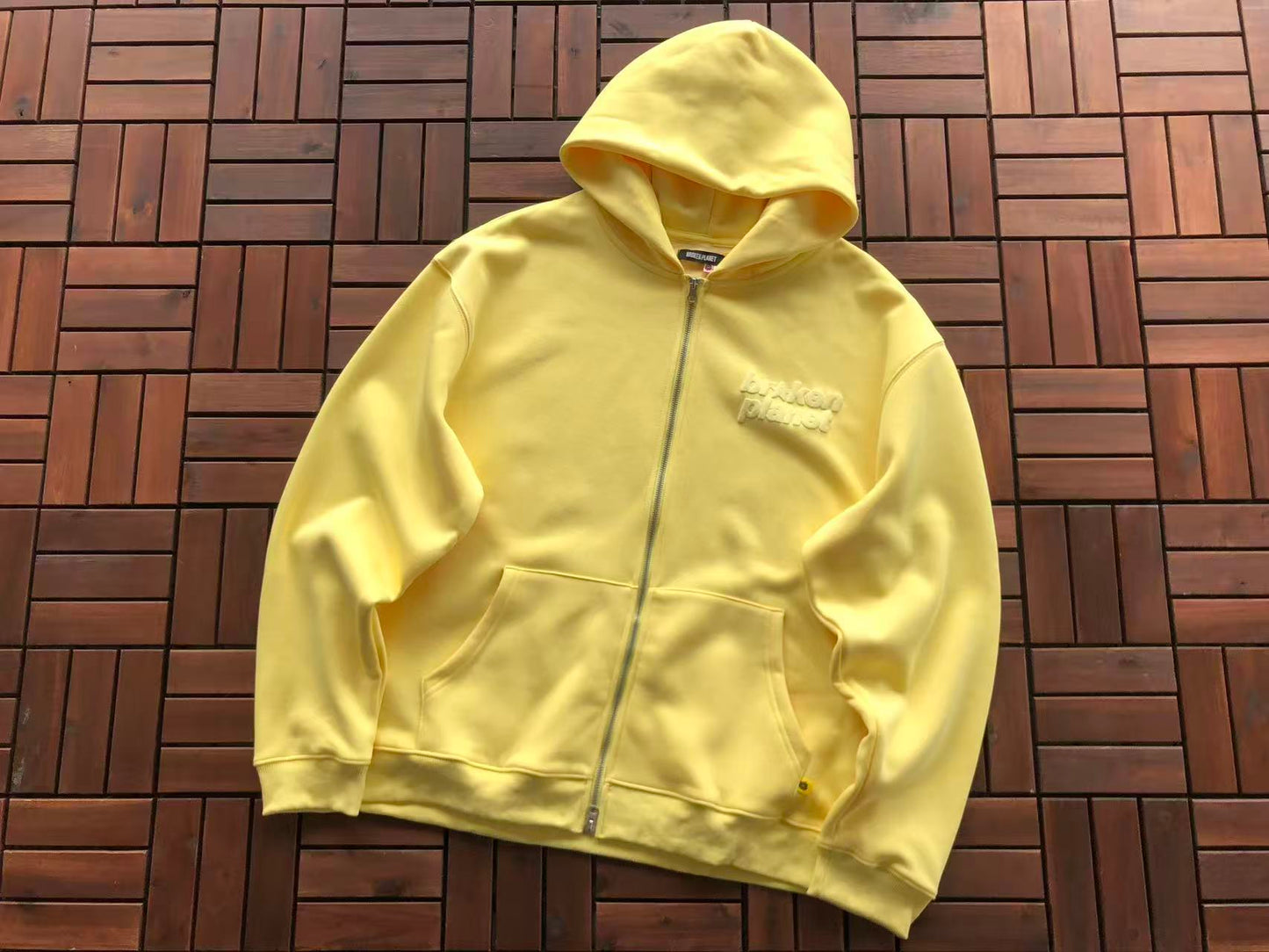 BROKEN PLANETS SPRAY DYED ZIPPED HOODIE
